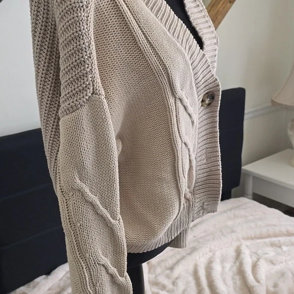 Cableknit "Vintage Havana" Women's Beige Sweater - Picture 4 of 4